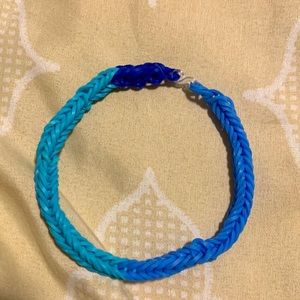 Mixed blue bracelet.